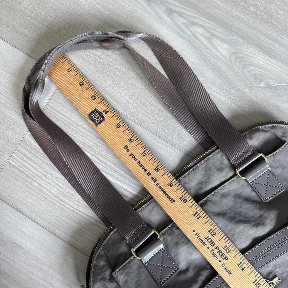 Kipling Dolan Nylon Patent Leather Shoulder Bag Beige Taupe Brown Gold Like New - Picture 13 of 16